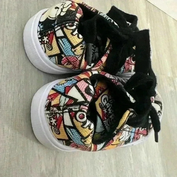 6. DISNEY PARKS LITTLE GIRLS CARTOON PRINTED LOW TOP TENNIS SHOES SIZE 7/8 - Picture 3 of 8